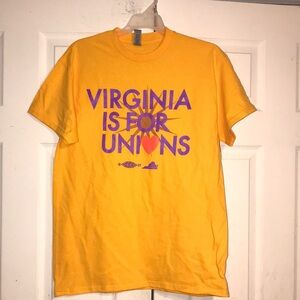 NWOT Unisex Gildan Tee